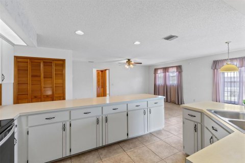Casa en venta en Deltona, Florida, 3 dormitorios, 174.19 m2 № 2167665 - foto 12