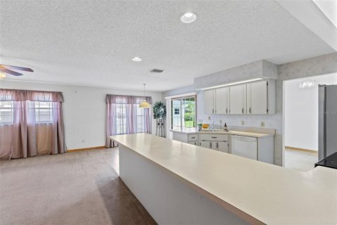 Casa en venta en Deltona, Florida, 3 dormitorios, 174.19 m2 № 2167665 - foto 8