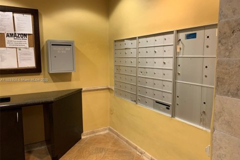 Condo in Sunrise, Florida, 2 bedrooms  № 1854790 - photo 28