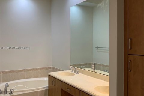 Condo in Sunrise, Florida, 2 bedrooms  № 1854790 - photo 22