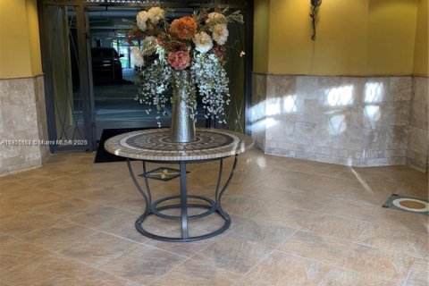 Condo in Sunrise, Florida, 2 bedrooms  № 1854790 - photo 4