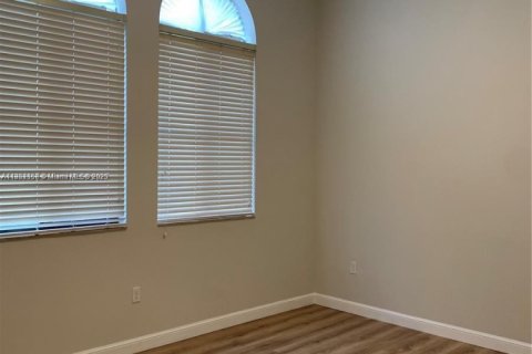 Condo in Sunrise, Florida, 2 bedrooms  № 1854790 - photo 18