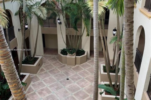Condo in Sunrise, Florida, 2 bedrooms  № 1854790 - photo 5