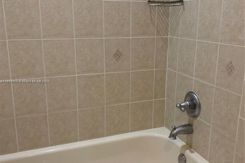 Condo in Sunrise, Florida, 2 bedrooms  № 1854790 - photo 26