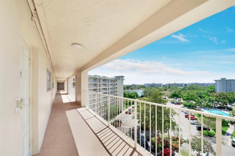 Copropriété à vendre à Pompano Beach, Floride: 2 chambres, 102.19 m2 № 2274272 - photo 26
