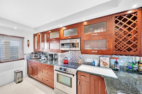 Copropriété à vendre à Pompano Beach, Floride: 2 chambres, 102.19 m2 № 2274272 - photo 4