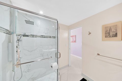 Copropriété à vendre à Pompano Beach, Floride: 2 chambres, 102.19 m2 № 2274272 - photo 11
