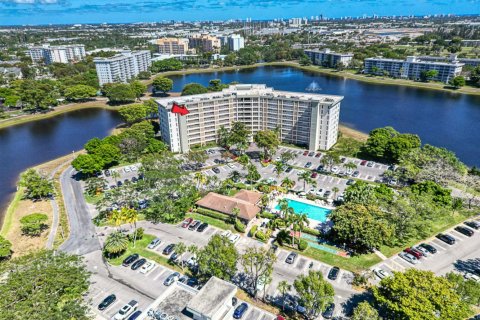 Condo à Pompano Beach, Floride, 2 chambres  № 2274272