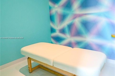 Condo in Miami, Florida, 1 bedroom  № 2022311 - photo 21