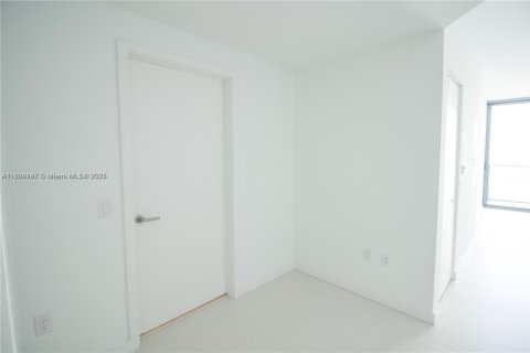 Condo in Miami, Florida, 1 bedroom  № 2022311 - photo 10