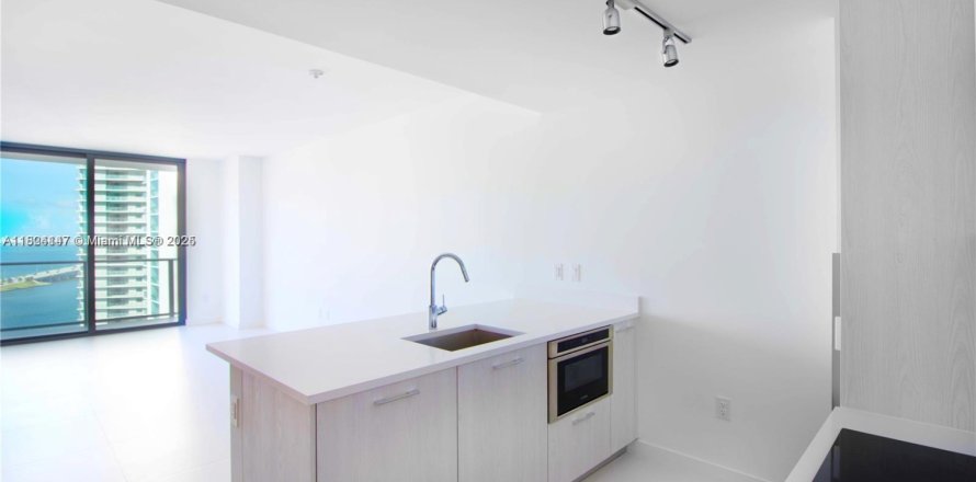 Condo in Miami, Florida, 1 bedroom  № 2022311