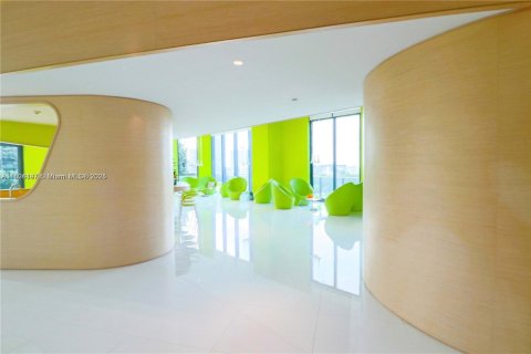 Condo in Miami, Florida, 1 bedroom  № 2022311 - photo 23