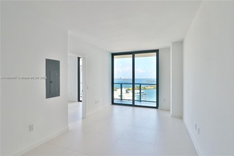 Condo in Miami, Florida, 1 bedroom  № 2022311 - photo 3