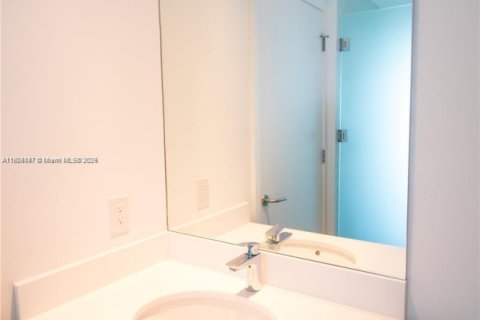 Condo in Miami, Florida, 1 bedroom  № 2022311 - photo 12