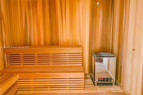 Condo in Miami, Florida, 1 bedroom  № 2022311 - photo 22