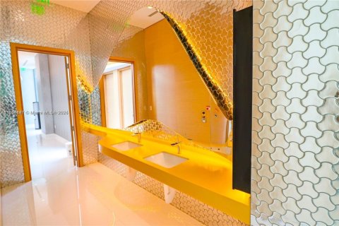 Condo in Miami, Florida, 1 bedroom  № 2022311 - photo 19