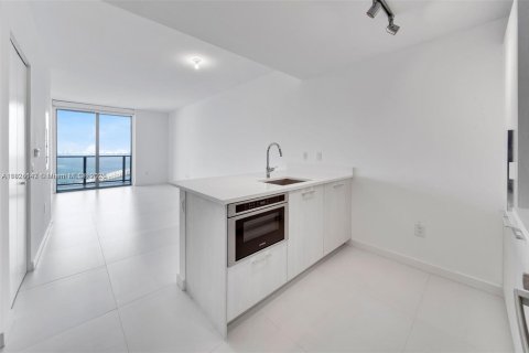 Condo in Miami, Florida, 1 bedroom  № 2022311 - photo 2