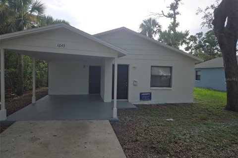 House in Saint Petersburg, Florida 3 bedrooms, 97.55 sq.m. № 1881425 - photo 1