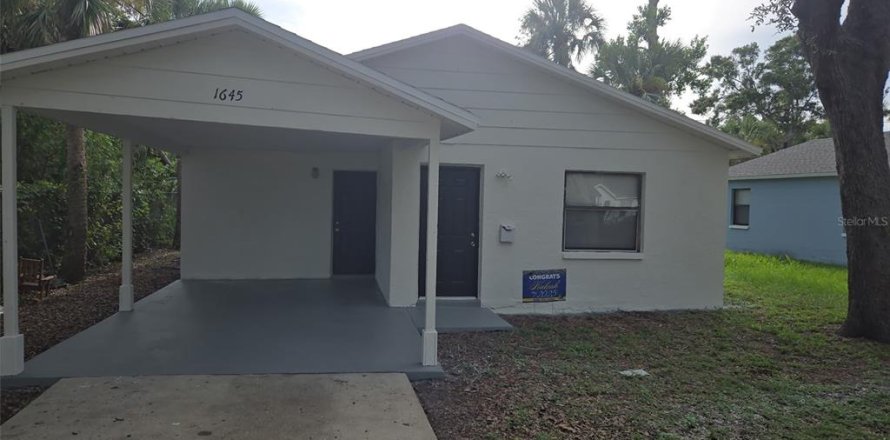 House in Saint Petersburg, Florida 3 bedrooms, 97.55 sq.m. № 1881425