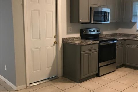 House in Saint Petersburg, Florida 3 bedrooms, 97.55 sq.m. № 1881425 - photo 4
