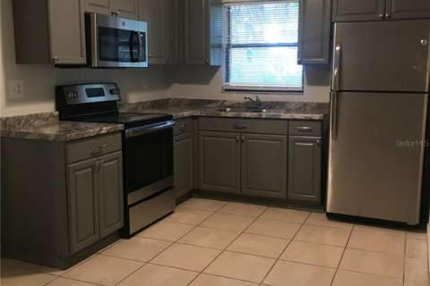 House in Saint Petersburg, Florida 3 bedrooms, 97.55 sq.m. № 1881425 - photo 3