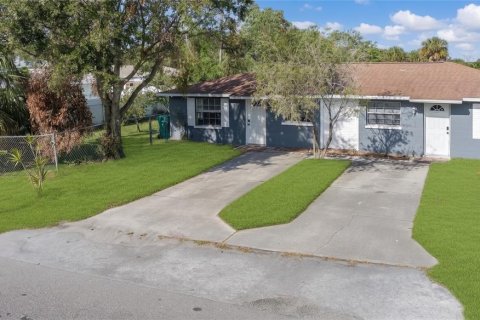 Immobilier commercial à Bradenton, Floride 4 chambres, 135.45 m2 № 2349332