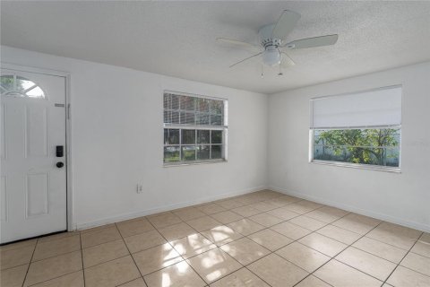 Immobilier commercial à vendre à Bradenton, Floride: 4 chambres, 135.45 m2 № 2349332 - photo 4