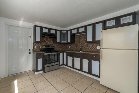 Immobilier commercial à vendre à Bradenton, Floride: 4 chambres, 135.45 m2 № 2349332 - photo 6