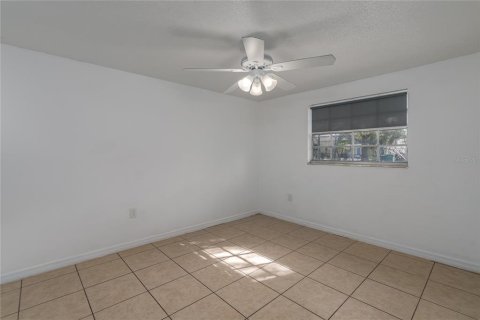 Immobilier commercial à vendre à Bradenton, Floride: 4 chambres, 135.45 m2 № 2349332 - photo 8