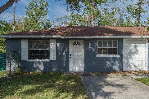 Immobilier commercial à vendre à Bradenton, Floride: 4 chambres, 135.45 m2 № 2349332 - photo 2