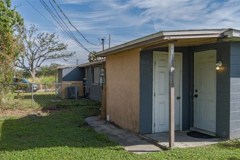 Immobilier commercial à vendre à Bradenton, Floride: 4 chambres, 135.45 m2 № 2349332 - photo 15