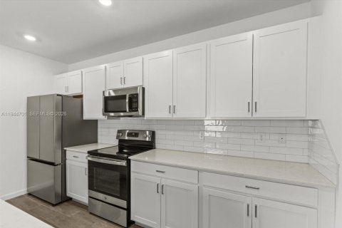 House in St. Lucie, Florida 5 bedrooms, 223.8 sq.m. № 2002933 - photo 15