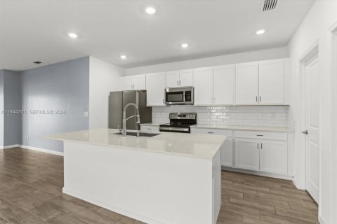 House in St. Lucie, Florida 5 bedrooms, 223.8 sq.m. № 2002933 - photo 12