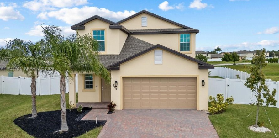 House in St. Lucie, Florida 5 bedrooms, 223.8 sq.m. № 2002933