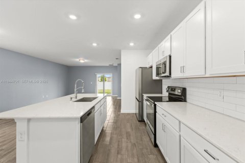 House in St. Lucie, Florida 5 bedrooms, 223.8 sq.m. № 2002933 - photo 13