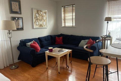Condo in Miami Beach, Florida, 1 bedroom  № 1971265 - photo 5