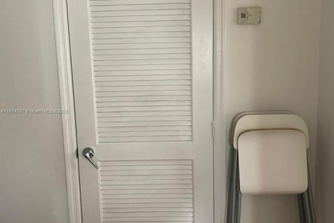 Condo in Miami Beach, Florida, 1 bedroom  № 1971265 - photo 14