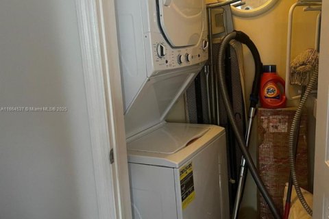 Condo in Miami Beach, Florida, 1 bedroom  № 1971265 - photo 9