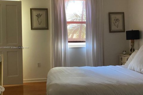 Condo in Miami Beach, Florida, 1 bedroom  № 1971265 - photo 16
