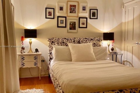 Condo in Miami Beach, Florida, 1 bedroom  № 1971265 - photo 10