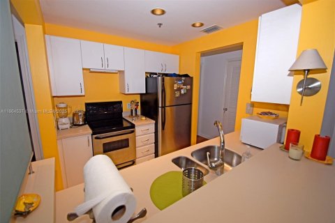 Condo in Miami Beach, Florida, 1 bedroom  № 1971265 - photo 3