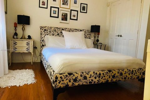 Condo in Miami Beach, Florida, 1 bedroom  № 1971265 - photo 15