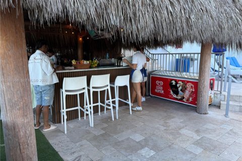 Condominio en venta en Sunny Isles Beach, Florida, 1 dormitorio, 63.92 m2 № 2031409 - foto 23