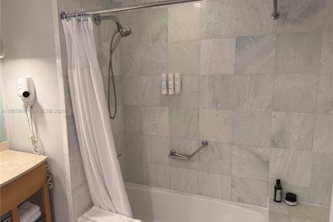 Condominio en venta en Sunny Isles Beach, Florida, 1 dormitorio, 63.92 m2 № 2031409 - foto 14