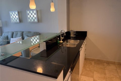 Condominio en venta en Sunny Isles Beach, Florida, 1 dormitorio, 63.92 m2 № 2031409 - foto 10