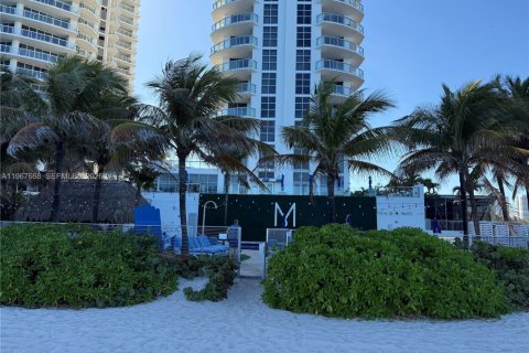 Condominio en venta en Sunny Isles Beach, Florida, 1 dormitorio, 63.92 m2 № 2031409 - foto 29