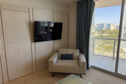 Condominio en venta en Sunny Isles Beach, Florida, 1 dormitorio, 63.92 m2 № 2031409 - foto 3
