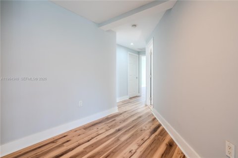 Apartamento en alquiler en Miami Beach, Florida, 3 dormitorios, 909.7 m2 № 2026394 - foto 18