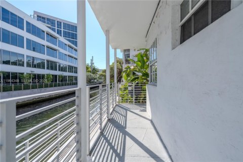 Apartamento en alquiler en Miami Beach, Florida, 3 dormitorios, 909.7 m2 № 2026394 - foto 27