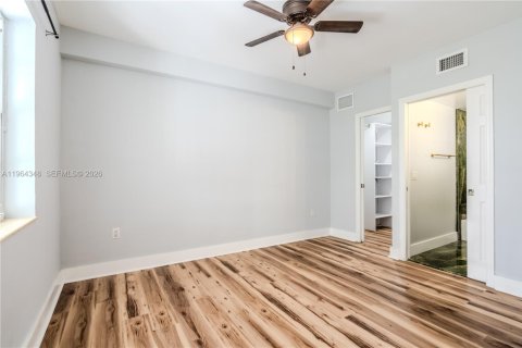 Apartamento en alquiler en Miami Beach, Florida, 3 dormitorios, 909.7 m2 № 2026394 - foto 10